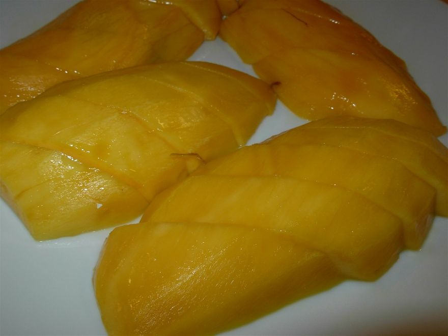 Thai mango, söt och god. Nam dok mai är det thailändska namnet på mangon.