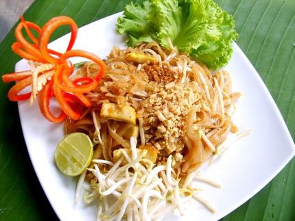 1b. Pad Thai Tofu. Wokade risnudlar m. tamarind sås och friterad tofu, böngroddar och kinesisk gräslök  100:-